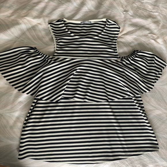 Adorable Off The Shoulder Top - Picture 1 of 2